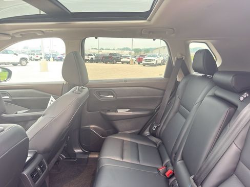 Certified 2023 Nissan Rogue SV w/ SV Premium B Package AWD/4WD image 33