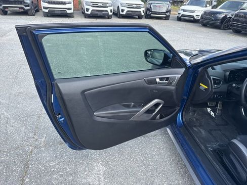 Used 2017 Hyundai Veloster Turbo w/ Tech Package 02 FWD image 23