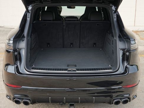 Used 2021 Porsche Cayenne Turbo S AWD/4WD image 10