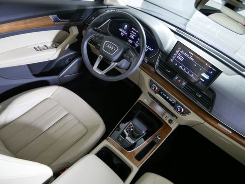 Used 2023 Audi Q5 2.0T Premium Plus w/ Premium Plus Package image 9