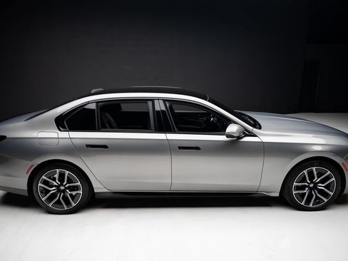Used 2023 BMW 740i RWD image 32
