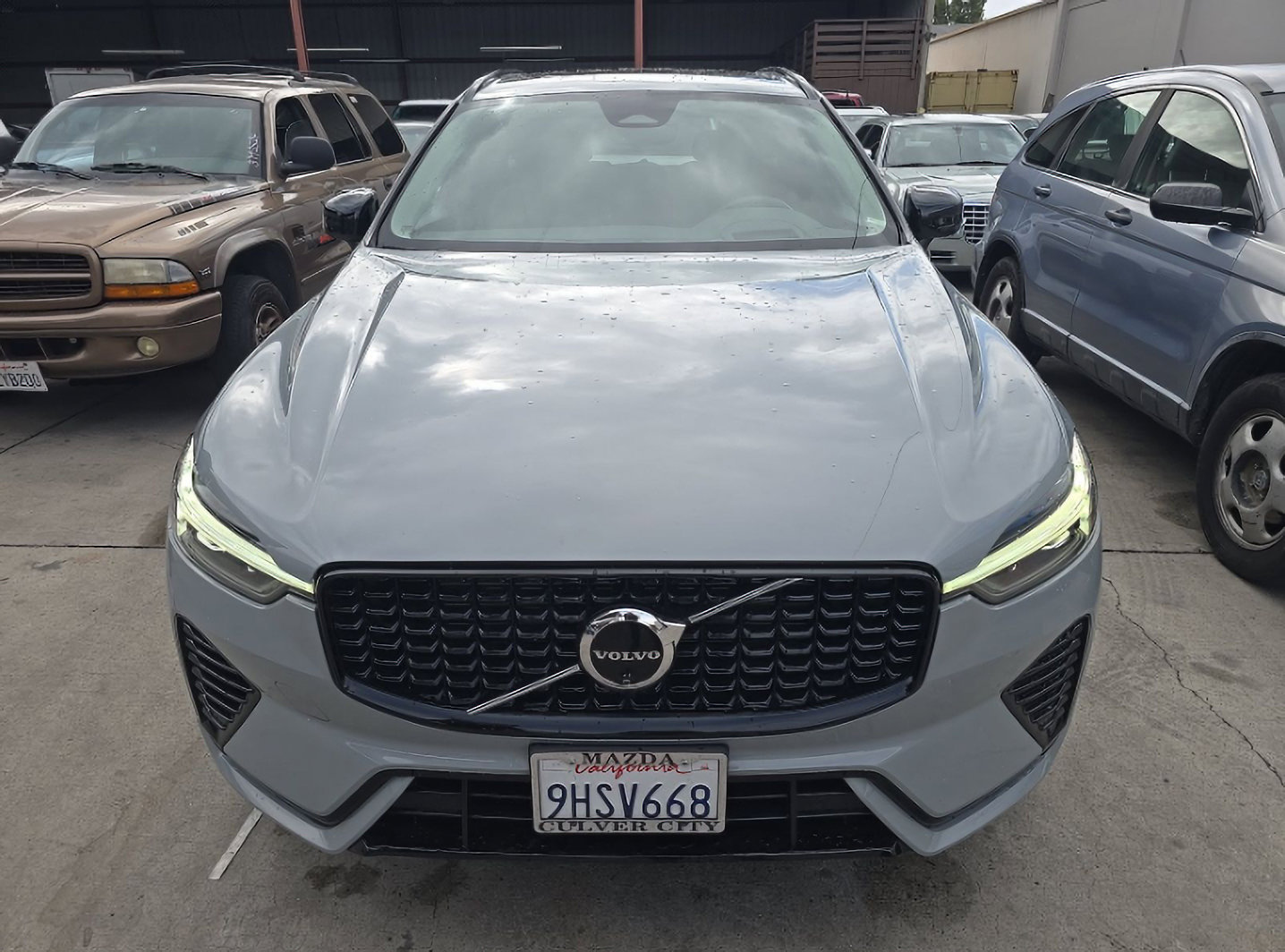 Used 2024 Volvo XC60 T8 Ultimate w/ Protection Package Premier AWD/4WD image 2