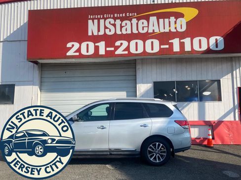 Used 2013 Nissan Pathfinder SL AWD/4WD image 2