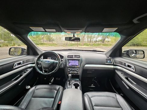 Used 2016 Ford Explorer XLT w/ Equipment Group 202A AWD/4WD image 41