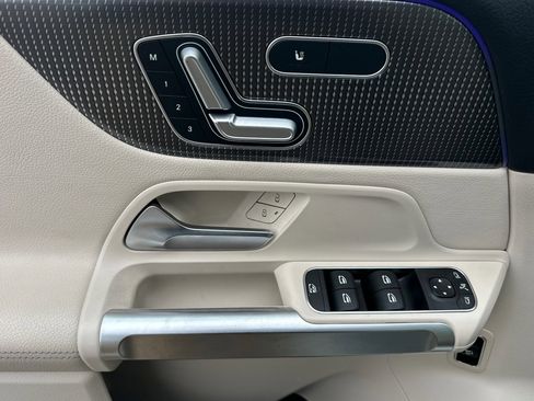 Certified 2021 Mercedes-Benz GLB 250 4MATIC image 11