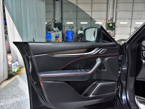 Used 2017 Maserati Levante Base image 9