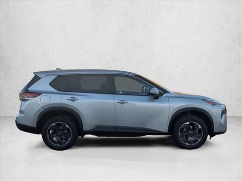 Used 2024 Nissan Rogue SV image 4