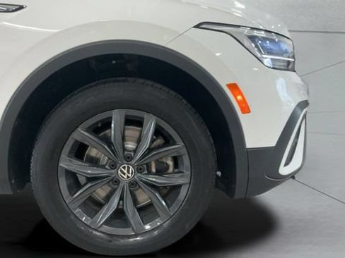 Certified 2024 Volkswagen Tiguan SE w/ Panoramic Sunroof Package AWD/4WD image 25