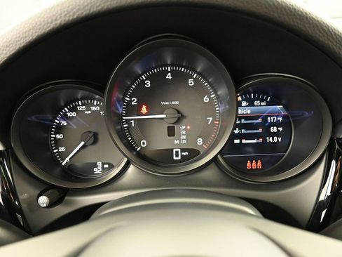 New 2026 Porsche Macan image 18