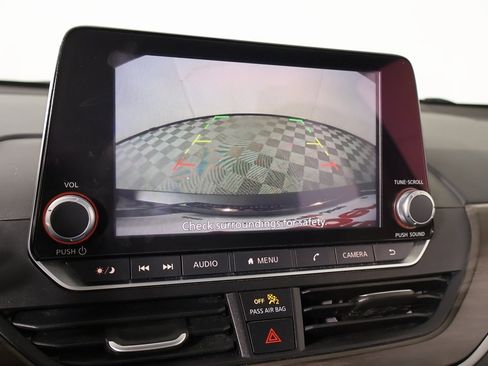 Used 2024 Nissan Altima 2.5 SV image 6