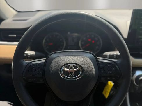 Used 2021 Toyota RAV4 LE FWD image 13