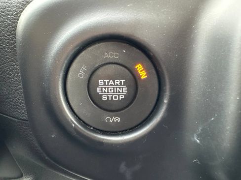 Used 2022 Jeep Gladiator Sport AWD/4WD image 35