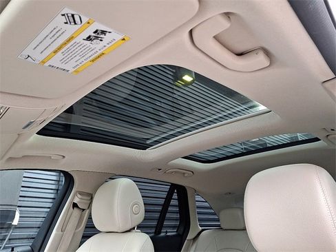 Used 2019 Mercedes-Benz GLC 300 4MATIC image 19