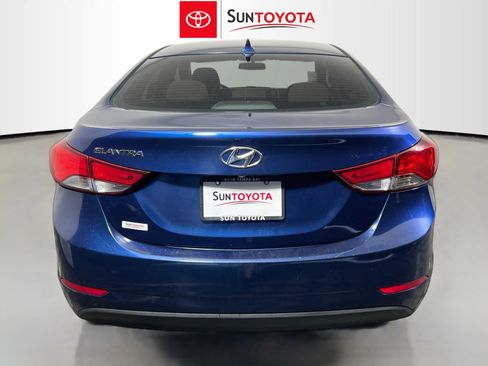 Used 2015 Hyundai Elantra SE w/ Option Group 02 FWD image 5