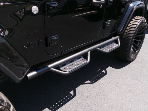 Used 2024 Jeep Wrangler Unlimited Sahara w/ Technology Group AWD/4WD image 21