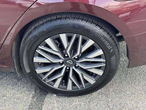 Used 2024 Nissan Altima 2.5 SV FWD image 10