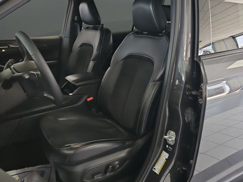 Used 2023 Jeep Grand Cherokee L Laredo AWD/4WD image 9