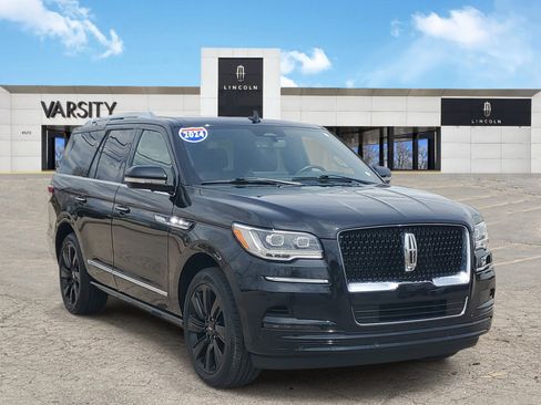 Used 2024 Lincoln Navigator Reserve image 1