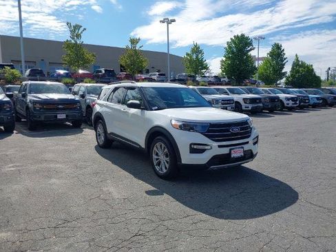 Certified 2023 Ford Explorer XLT w/ Equipment Group 202A AWD/4WD image 1