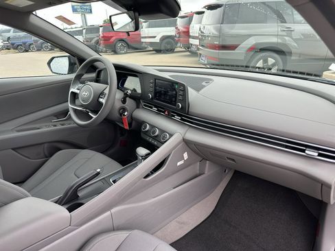 New 2026 Hyundai Elantra SE FWD image 25