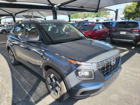 Used 2025 Hyundai Venue SEL FWD image 2