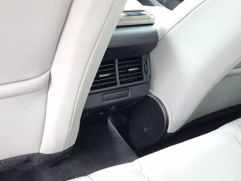 Certified 2025 Land Rover Range Rover Evoque S image 32