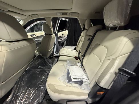 New 2026 Nissan Pathfinder SL w/ SL Premium Package (P04) FWD image 17