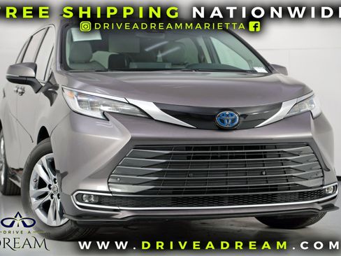 Used 2024 Toyota Sienna Limited image 2