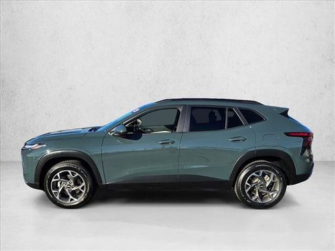 Used 2025 Chevrolet Trax LT FWD image 9