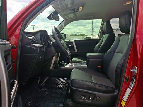 Used 2021 Toyota 4Runner SR5 Premium image 13