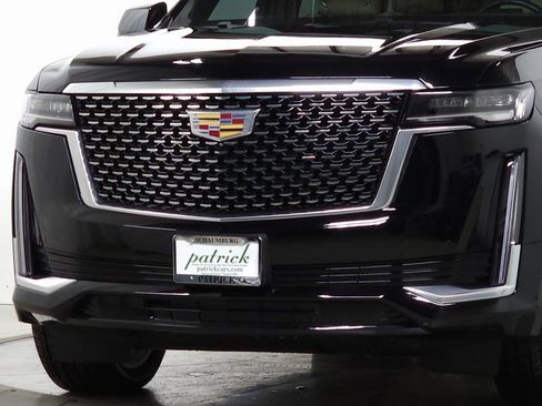 Used 2022 Cadillac Escalade Premium Luxury image 3