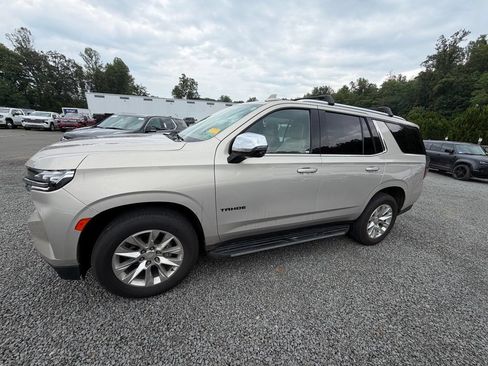 Used 2021 Chevrolet Tahoe Premier w/ Premium Package AWD/4WD image 4