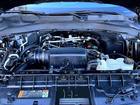 Used 2024 Ford Explorer XLT image 34