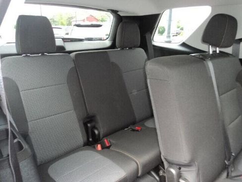 Used 2020 Chevrolet Traverse LT image 11
