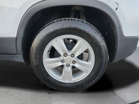 Used 2020 Chevrolet Trax LT w/ LT Convenience Package image 29