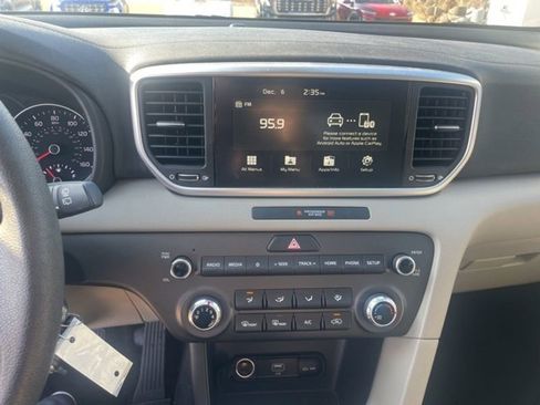 Used 2022 Kia Sportage LX image 15