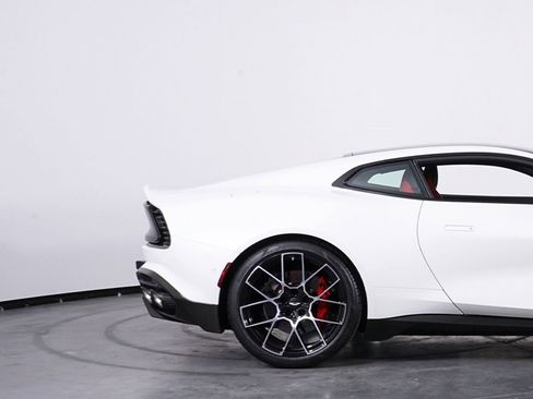 Used 2025 Aston Martin Vanquish image 14