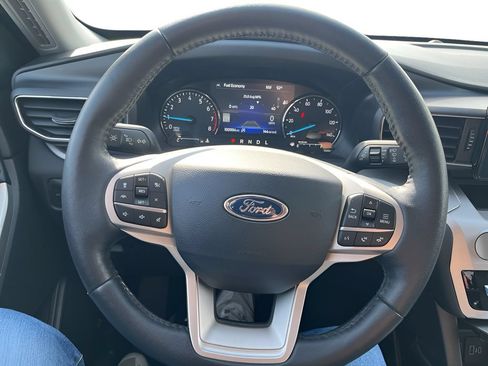 Used 2021 Ford Explorer XLT w/ Equipment Group 202A AWD/4WD image 10