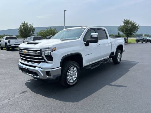 Used 2024 Chevrolet Silverado 2500 LTZ AWD/4WD image 3