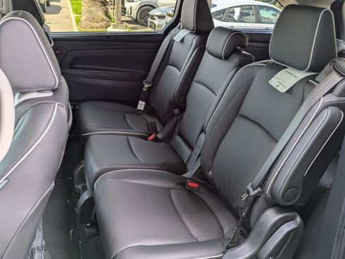 New 2026 Honda Odyssey Touring image 14