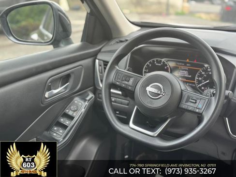 Used 2024 Nissan Rogue SV image 17