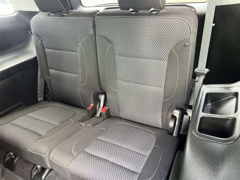 Used 2023 GMC Acadia SLE w/ Driver Convenience Package image 13