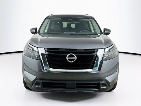 Used 2025 Nissan Pathfinder SV FWD image 2