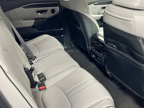 Used 2025 Honda Pilot Elite image 18