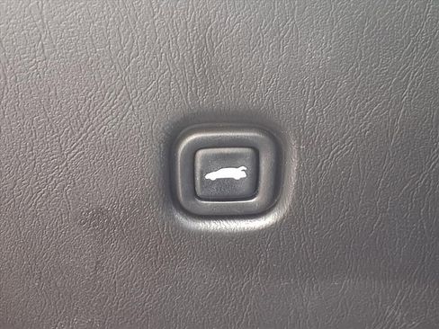 Used 2004 Chevrolet Monte Carlo SS w/ Dale Earnhardt Jr. Package image 9