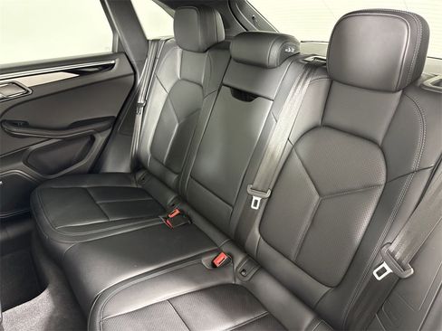 Certified 2025 Porsche Macan image 22