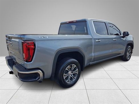 Used 2024 GMC Sierra 1500 SLT image 4