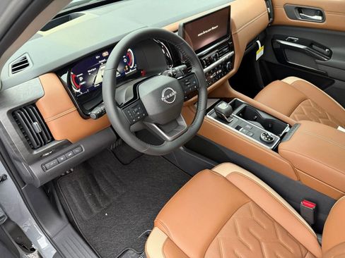 New 2026 Nissan Pathfinder Platinum w/ Cargo Package AWD/4WD image 4
