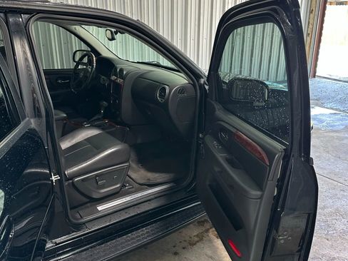 Used 2009 GMC Envoy Denali w/ Sun And 6-Disc Cd Package image 19