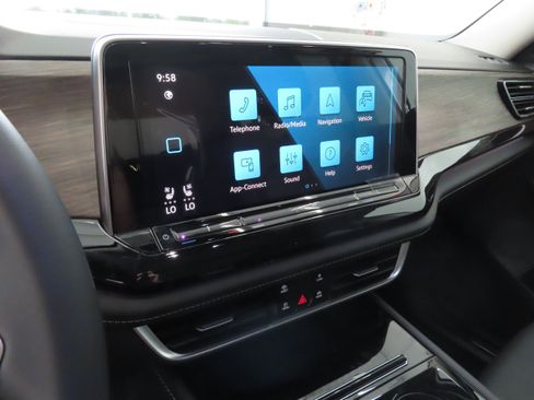 New 2025 Volkswagen Atlas SEL image 18